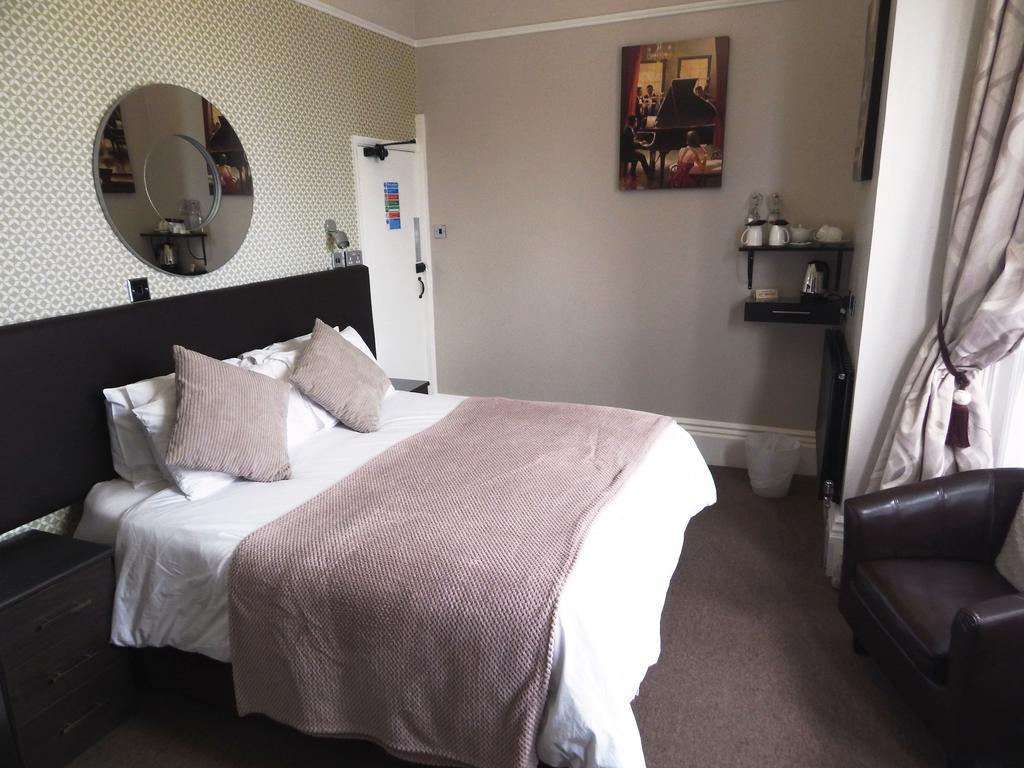 3 Norfolk Square Hotel เกรทยาร์มัธ ภายนอก รูปภาพ