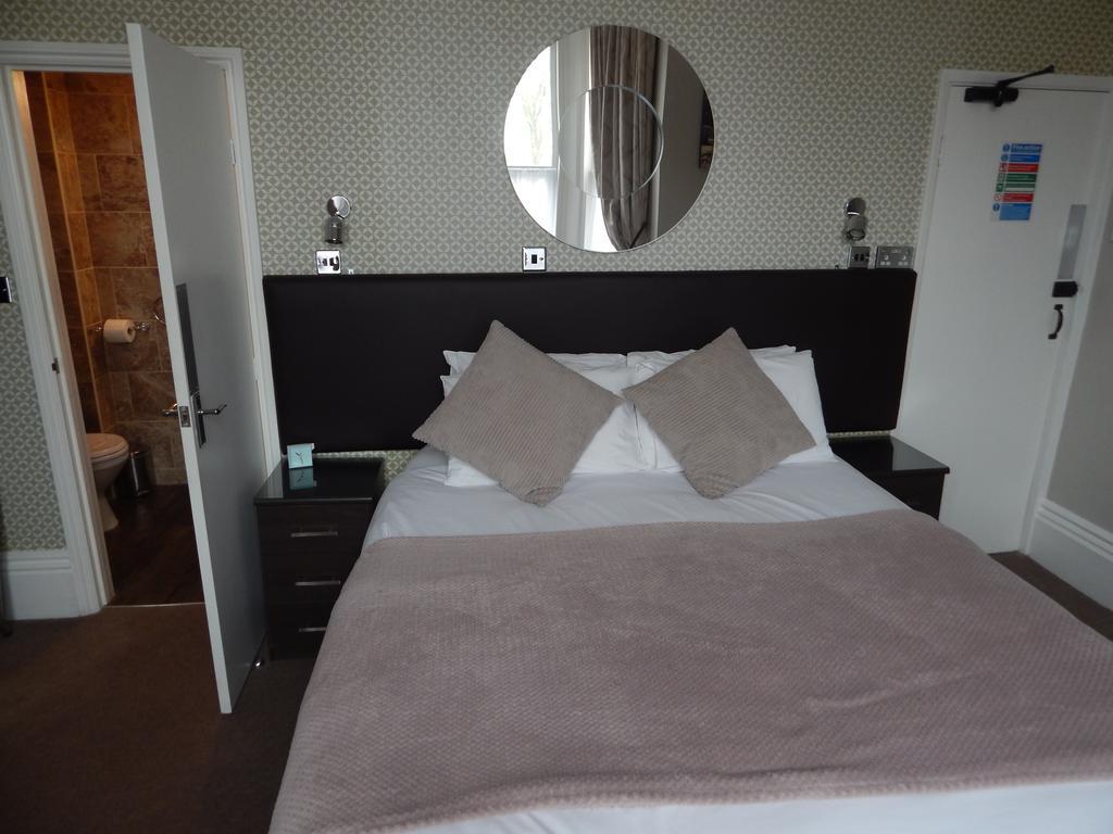 3 Norfolk Square Hotel เกรทยาร์มัธ ภายนอก รูปภาพ