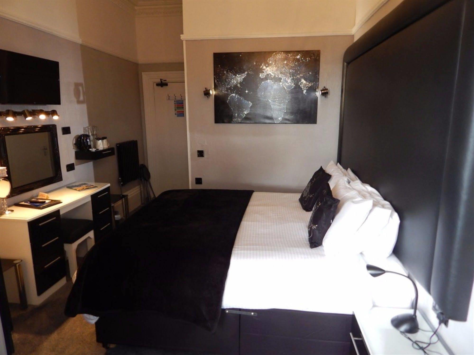 3 Norfolk Square Hotel เกรทยาร์มัธ ภายนอก รูปภาพ
