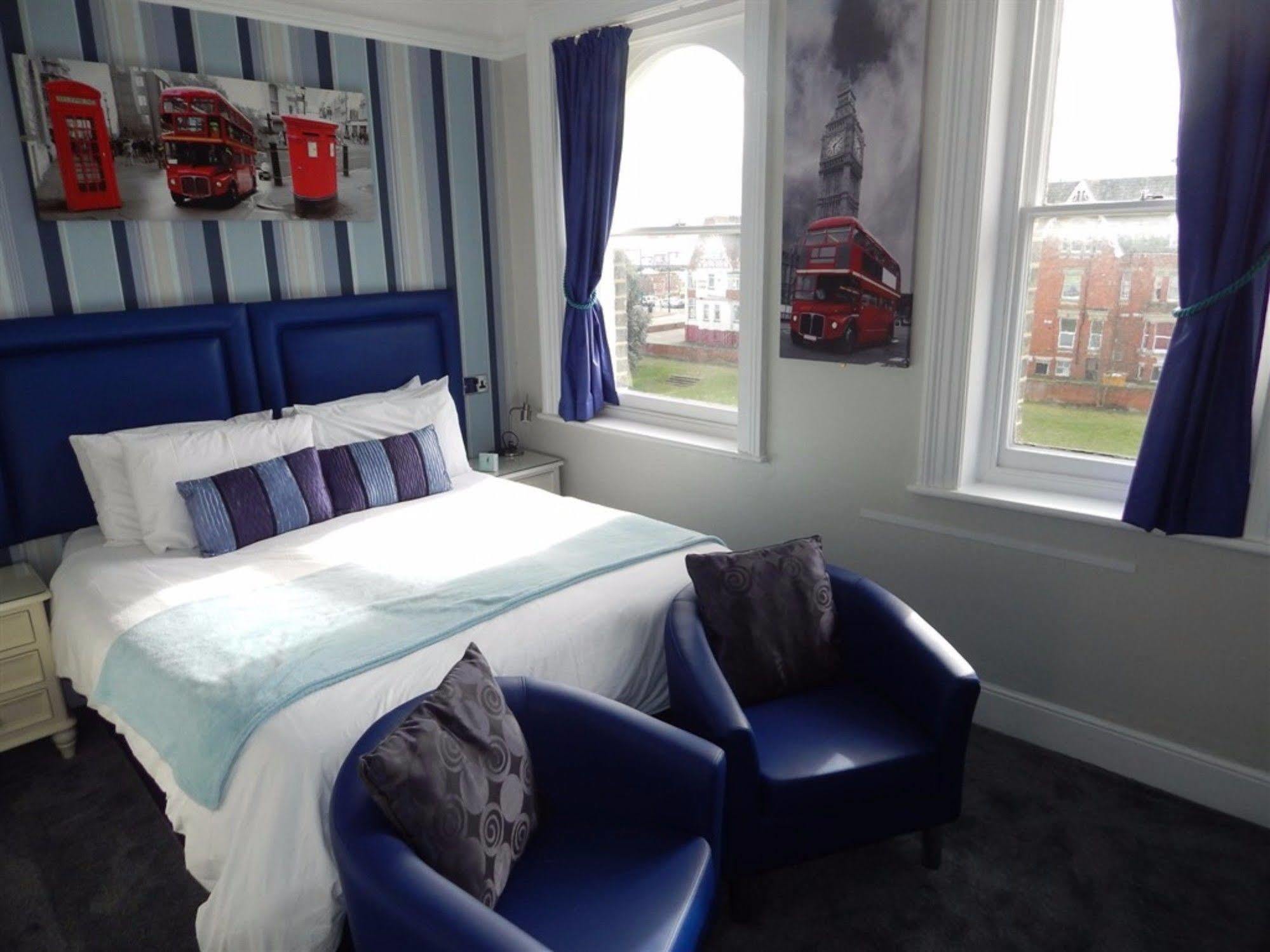 3 Norfolk Square Hotel เกรทยาร์มัธ ภายนอก รูปภาพ