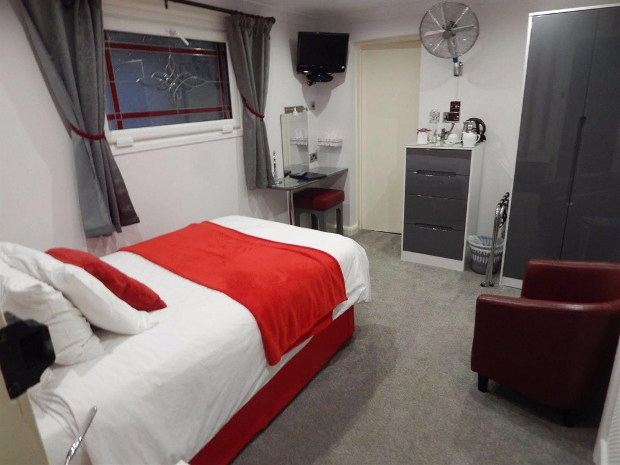 3 Norfolk Square Hotel เกรทยาร์มัธ ภายนอก รูปภาพ