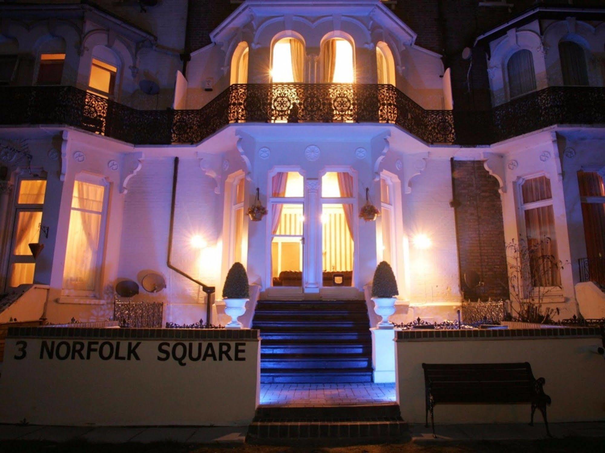 3 Norfolk Square Hotel เกรทยาร์มัธ ภายนอก รูปภาพ